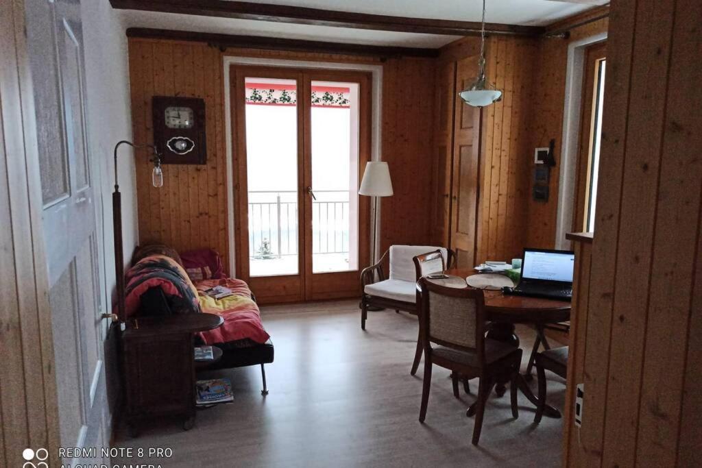 Nouveau! Dans Alexandra House *